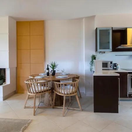 Exceptional Beachfront Blue Cocoon 佩科霍里