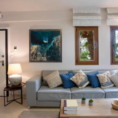 Exceptional Beachfront Blue Cocoon 佩科霍里